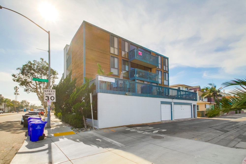 Virtual tour photo 3 of 39 for 2990 Mission Blvd #301