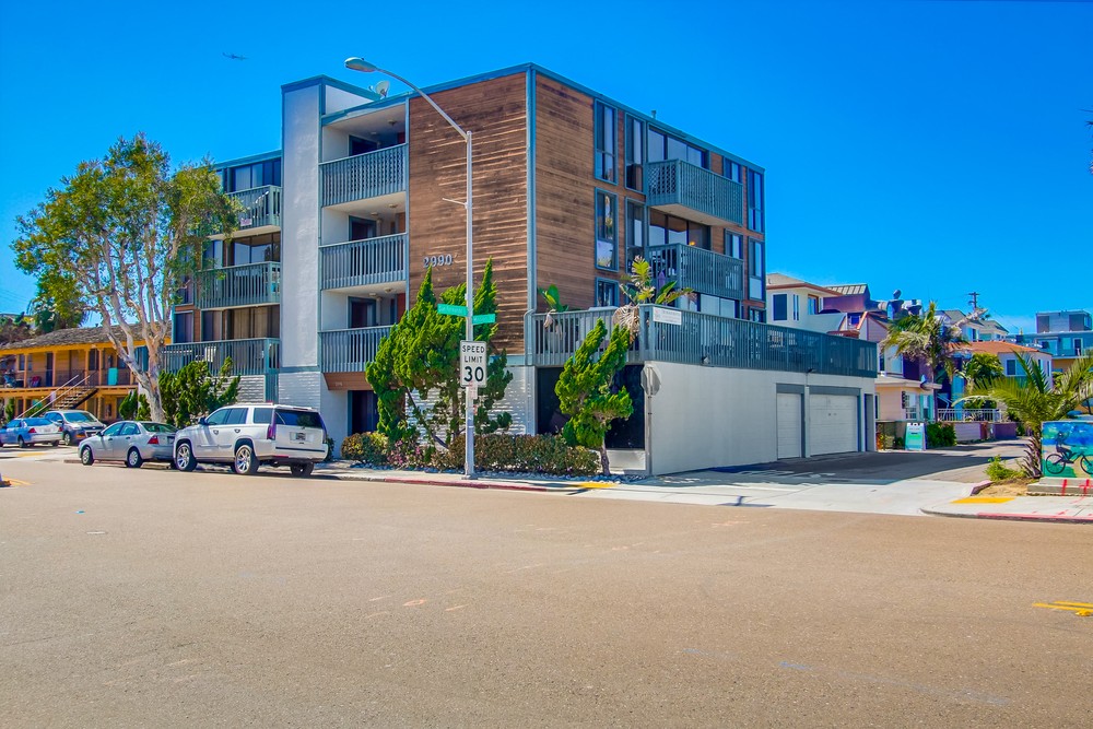 Virtual tour photo 3 of 56 for 2990 Mission Blvd #301