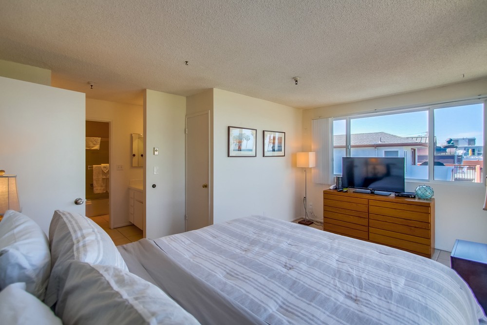 Virtual tour photo 27 of 56 for 2990 Mission Blvd #301