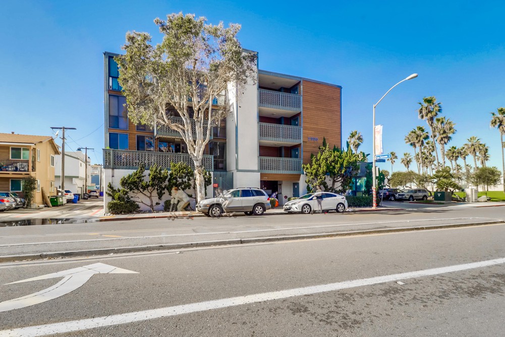 Virtual tour photo 3 of 43 for 2990 Mission Blvd UNIT 302