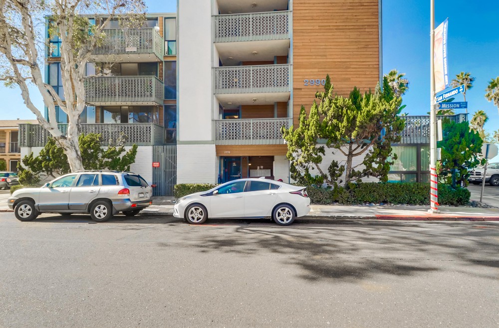 Virtual tour photo 5 of 43 for 2990 Mission Blvd UNIT 302