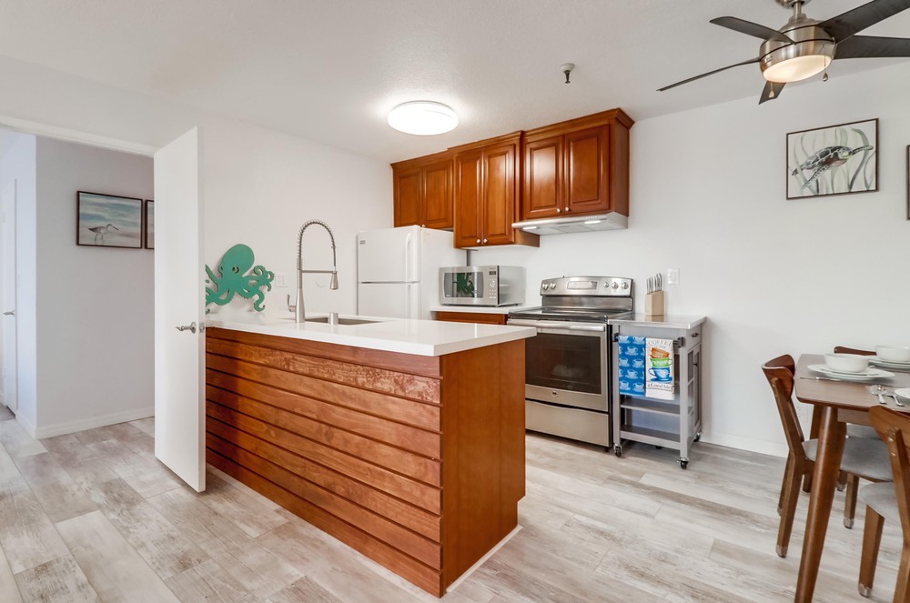 Virtual tour photo 12 of 43 for 2990 Mission Blvd UNIT 302