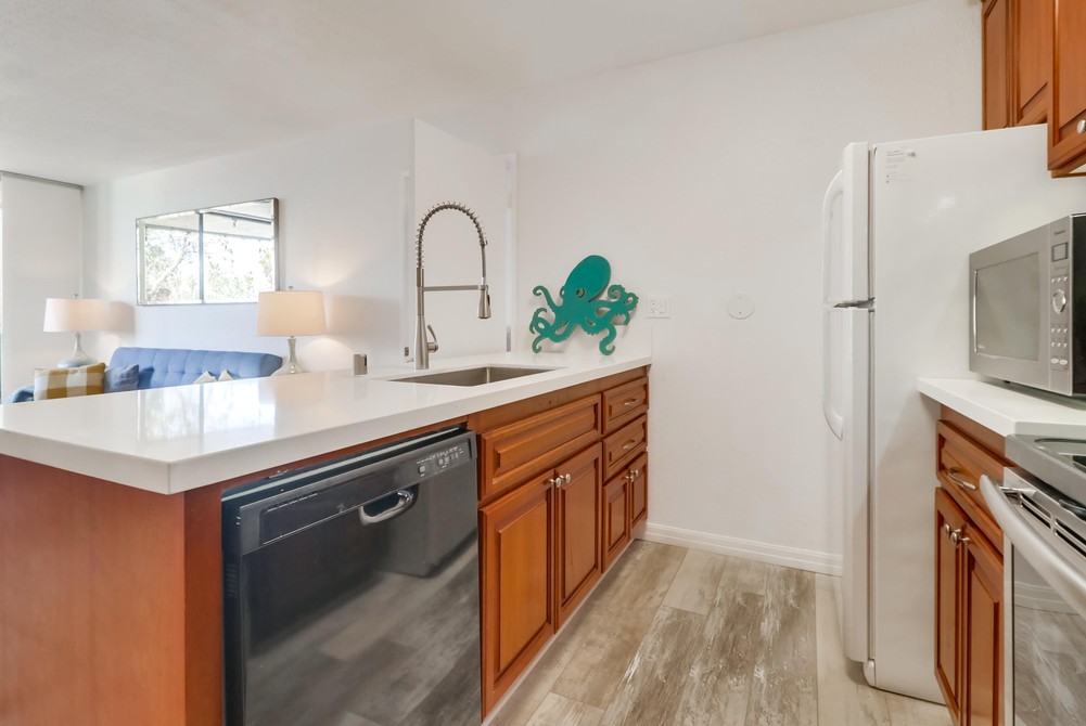 Virtual tour photo 15 of 43 for 2990 Mission Blvd UNIT 302