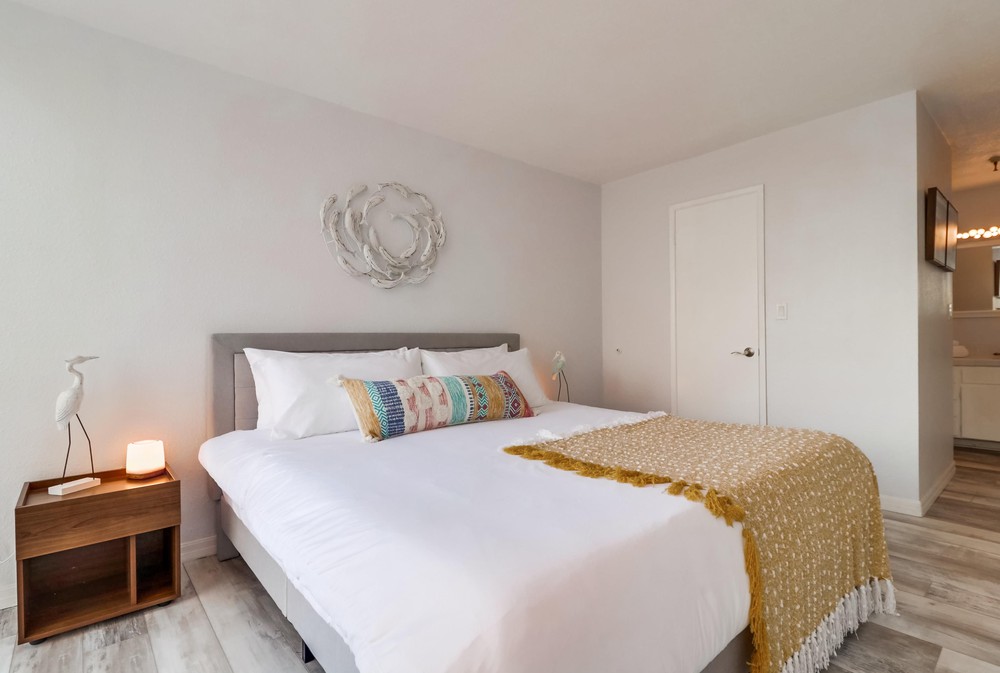 Virtual tour photo 23 of 43 for 2990 Mission Blvd UNIT 302