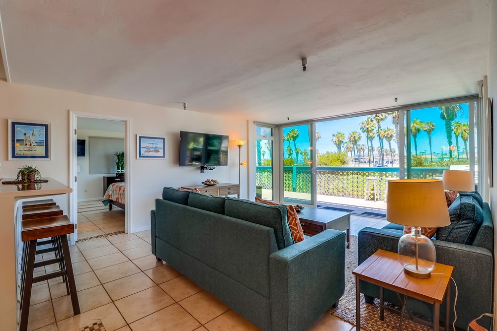 Virtual tour photo 5 of 45 for 2990 Mission Boulevard #201