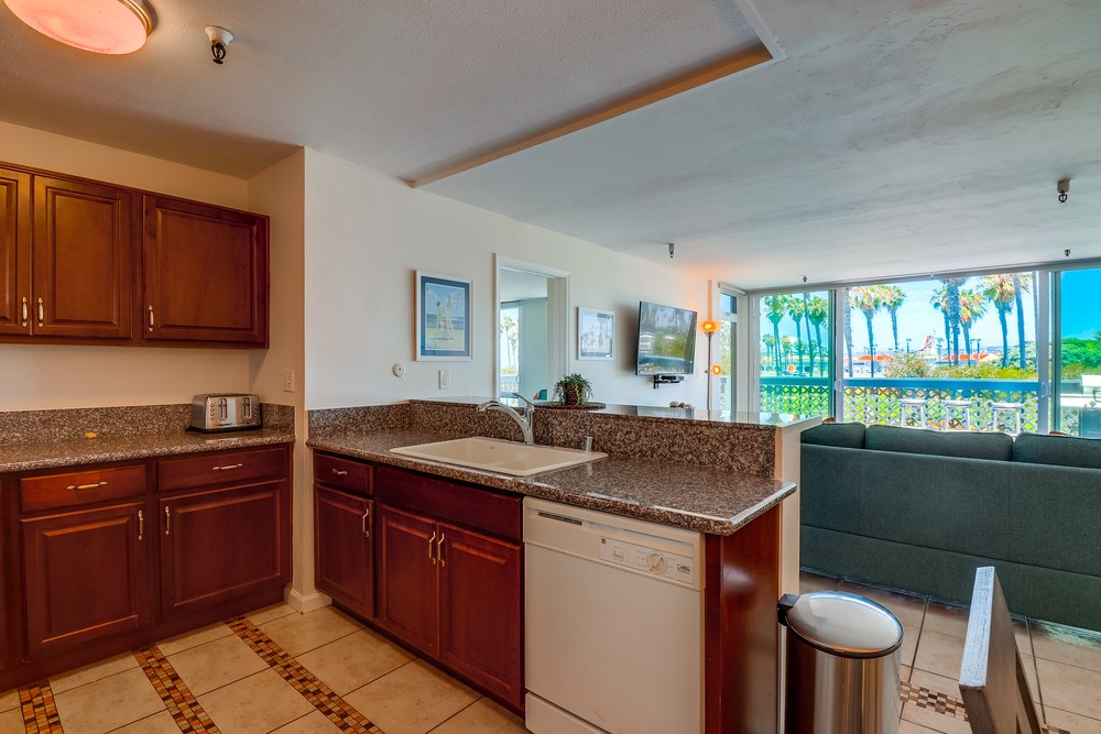 Virtual tour photo 14 of 45 for 2990 Mission Boulevard #201