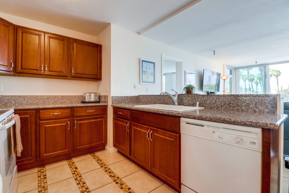 Virtual tour photo 20 of 45 for 2990 Mission Boulevard #201