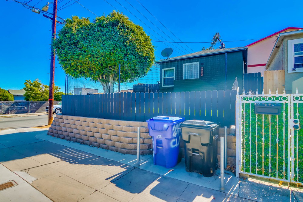 Virtual tour photo 4 of 40 for 2993 Clay Ave