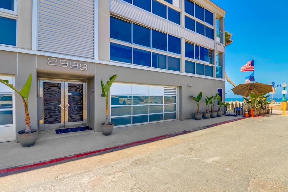 Virtual tour photo 5 of 43 for 2999 Ocean Front Walk UNIT 1