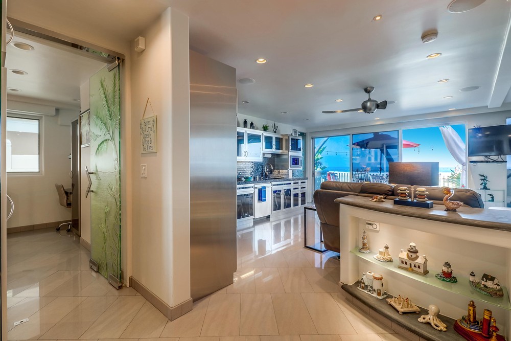 Virtual tour photo 8 of 43 for 2999 Ocean Front Walk UNIT 1