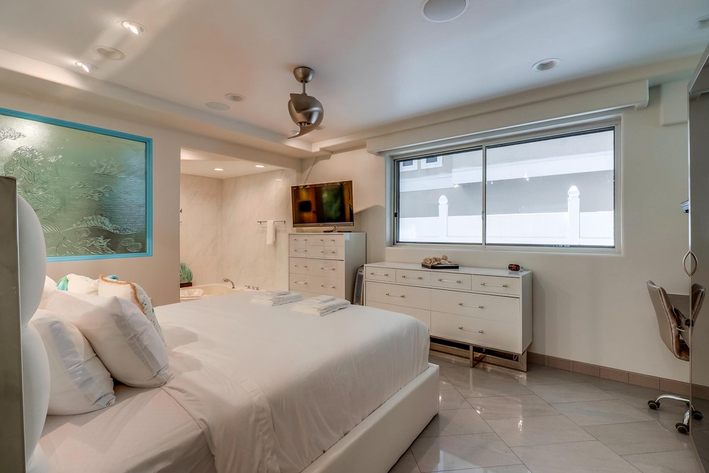 Virtual tour photo 20 of 43 for 2999 Ocean Front Walk UNIT 1