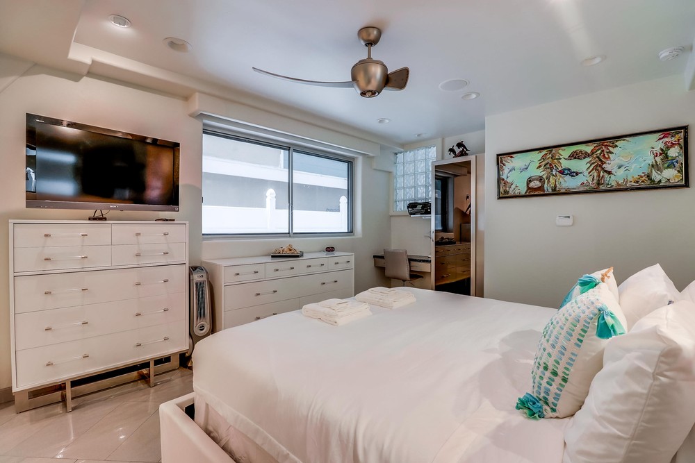 Virtual tour photo 23 of 43 for 2999 Ocean Front Walk UNIT 1
