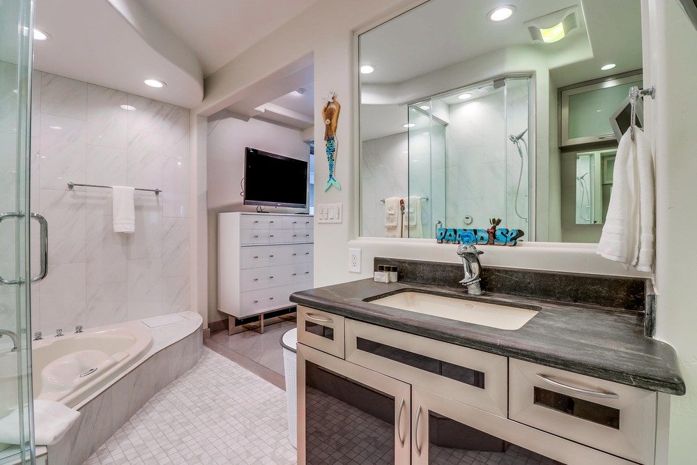 Virtual tour photo 26 of 43 for 2999 Ocean Front Walk UNIT 1