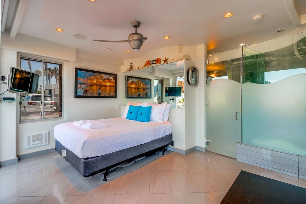 Virtual tour photo 28 of 43 for 2999 Ocean Front Walk UNIT 1