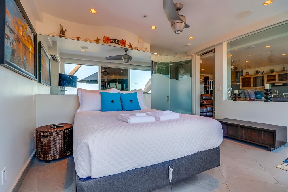 Virtual tour photo 29 of 43 for 2999 Ocean Front Walk UNIT 1