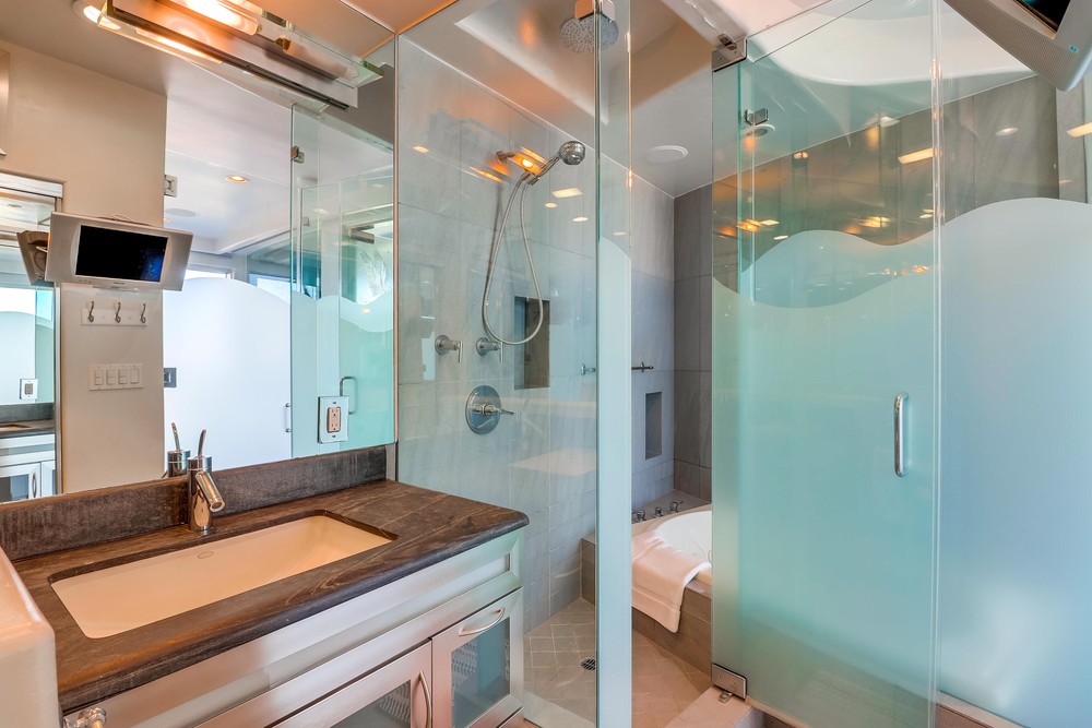 Virtual tour photo 33 of 43 for 2999 Ocean Front Walk UNIT 1