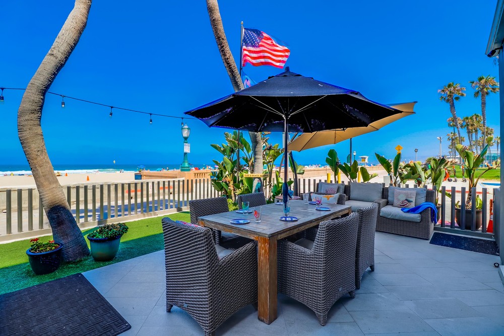 Virtual tour photo 40 of 43 for 2999 Ocean Front Walk UNIT 1