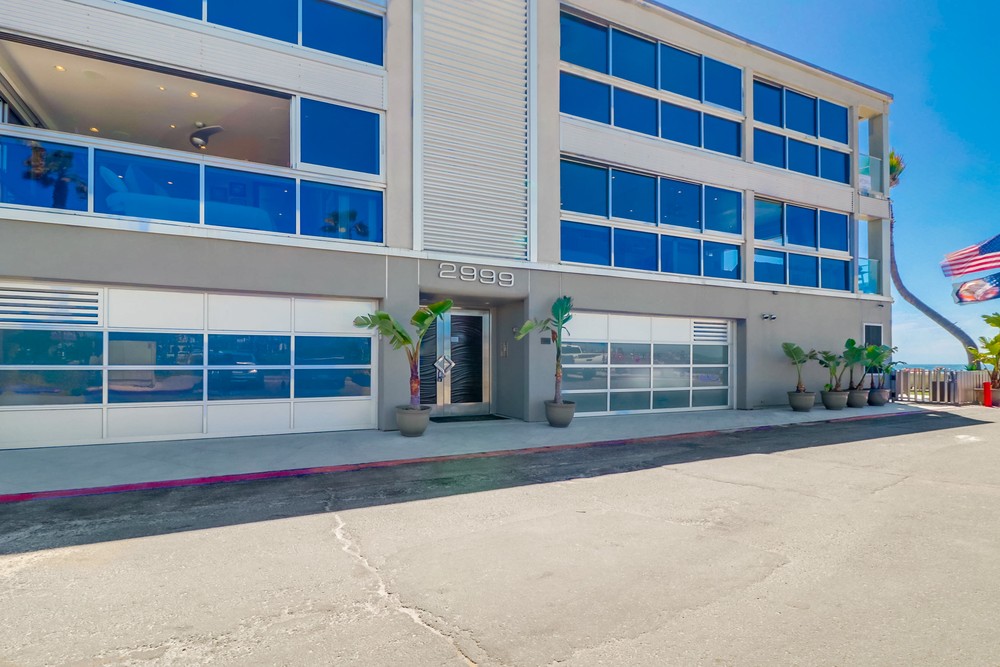 Virtual tour photo 3 of 47 for 2999 Ocean Front Walk UNIT 2