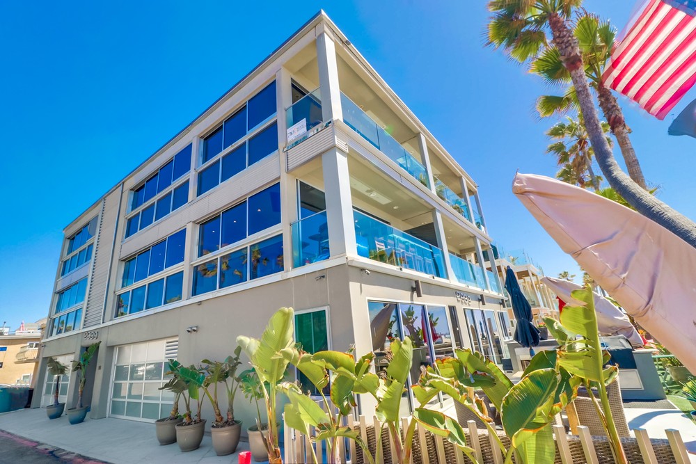 Virtual tour photo 4 of 47 for 2999 Ocean Front Walk UNIT 2