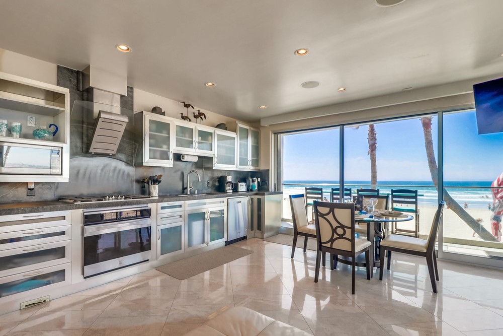 Virtual tour photo 14 of 47 for 2999 Ocean Front Walk UNIT 2