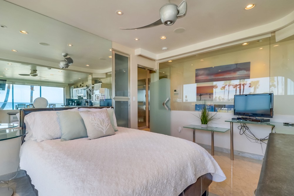 Virtual tour photo 28 of 47 for 2999 Ocean Front Walk UNIT 2
