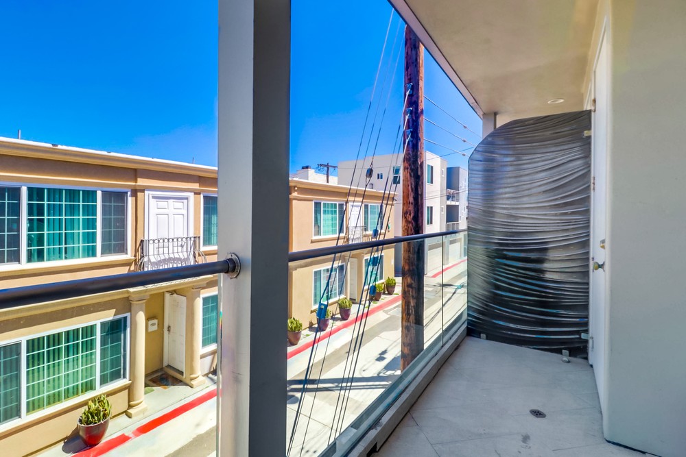 Virtual tour photo 34 of 47 for 2999 Ocean Front Walk UNIT 2
