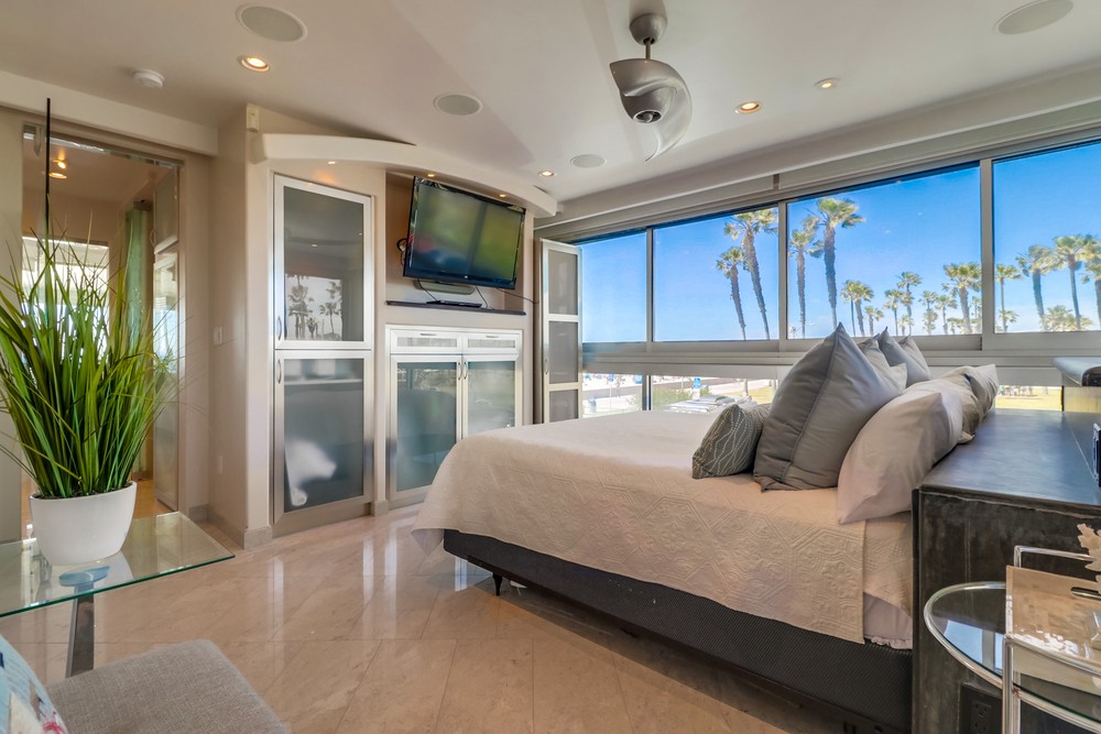 Virtual tour photo 35 of 47 for 2999 Ocean Front Walk UNIT 2