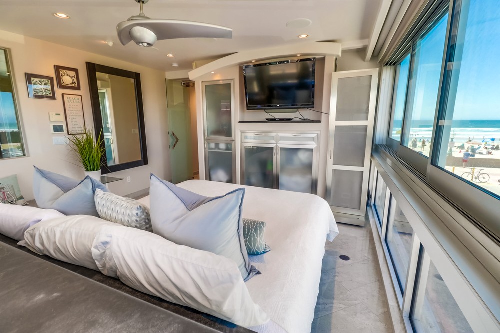 Virtual tour photo 39 of 47 for 2999 Ocean Front Walk UNIT 2