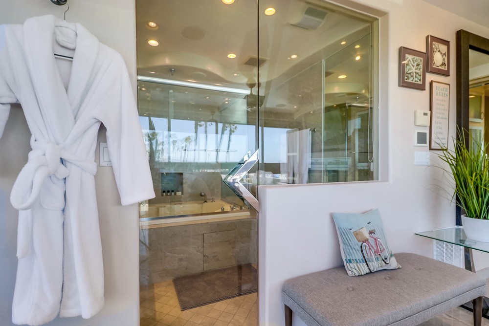 Virtual tour photo 40 of 47 for 2999 Ocean Front Walk UNIT 2