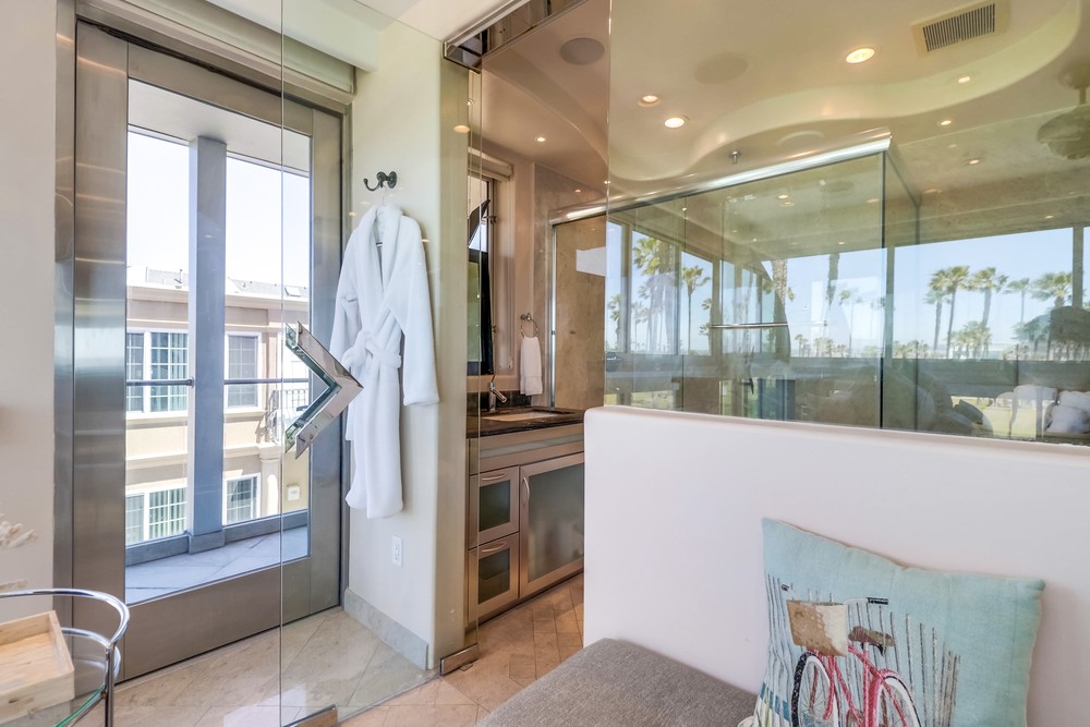 Virtual tour photo 41 of 47 for 2999 Ocean Front Walk UNIT 2