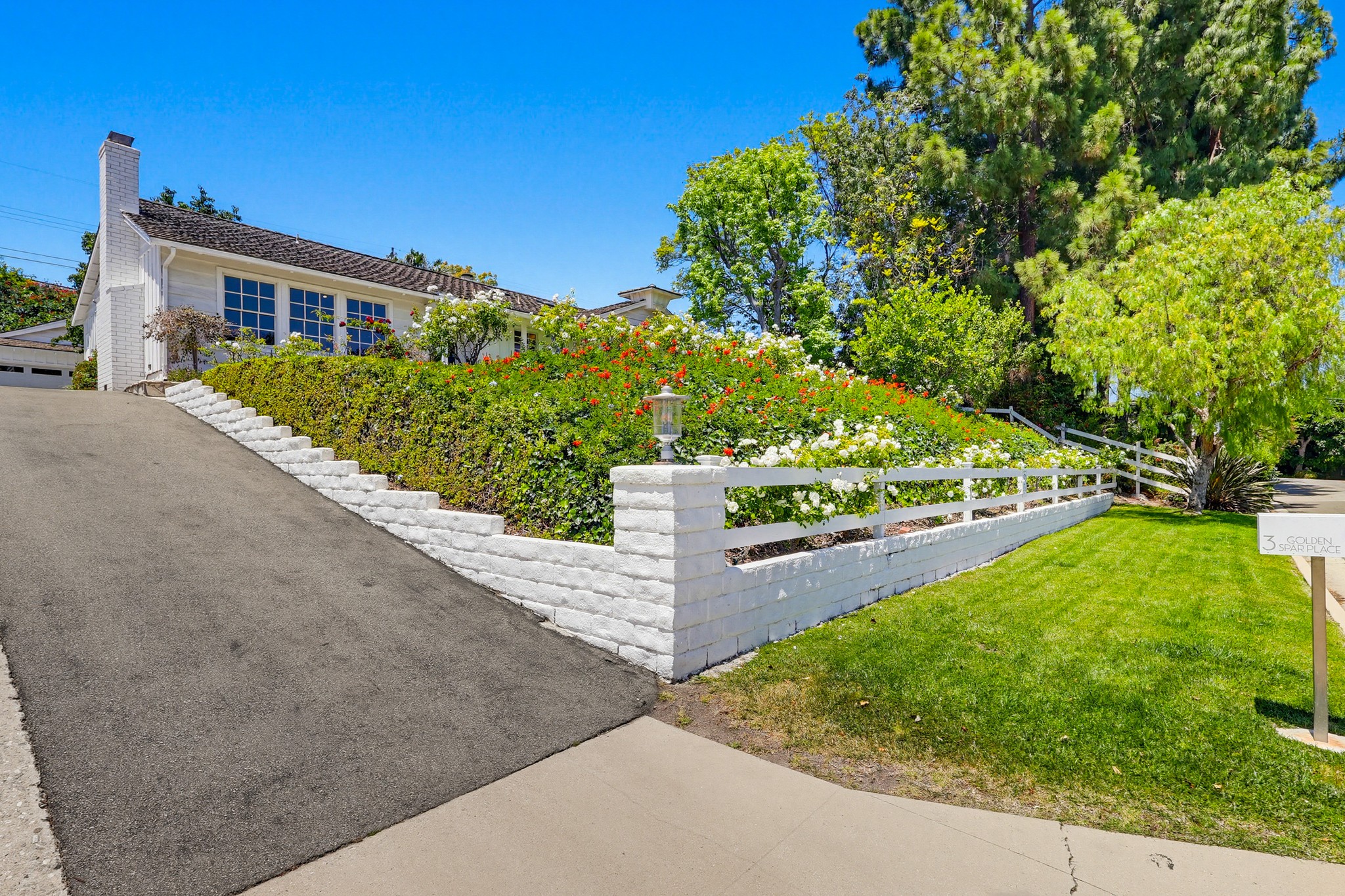 Virtual tour photo 1 of 105 for 3 Golden Spar Pl