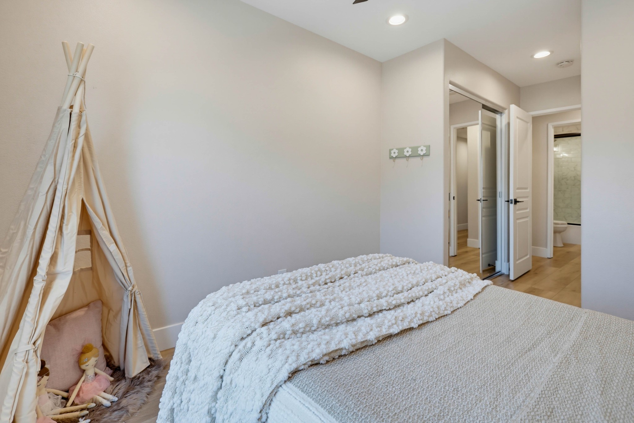 Virtual tour photo 37 of 55 for 3 Three Vines Ct