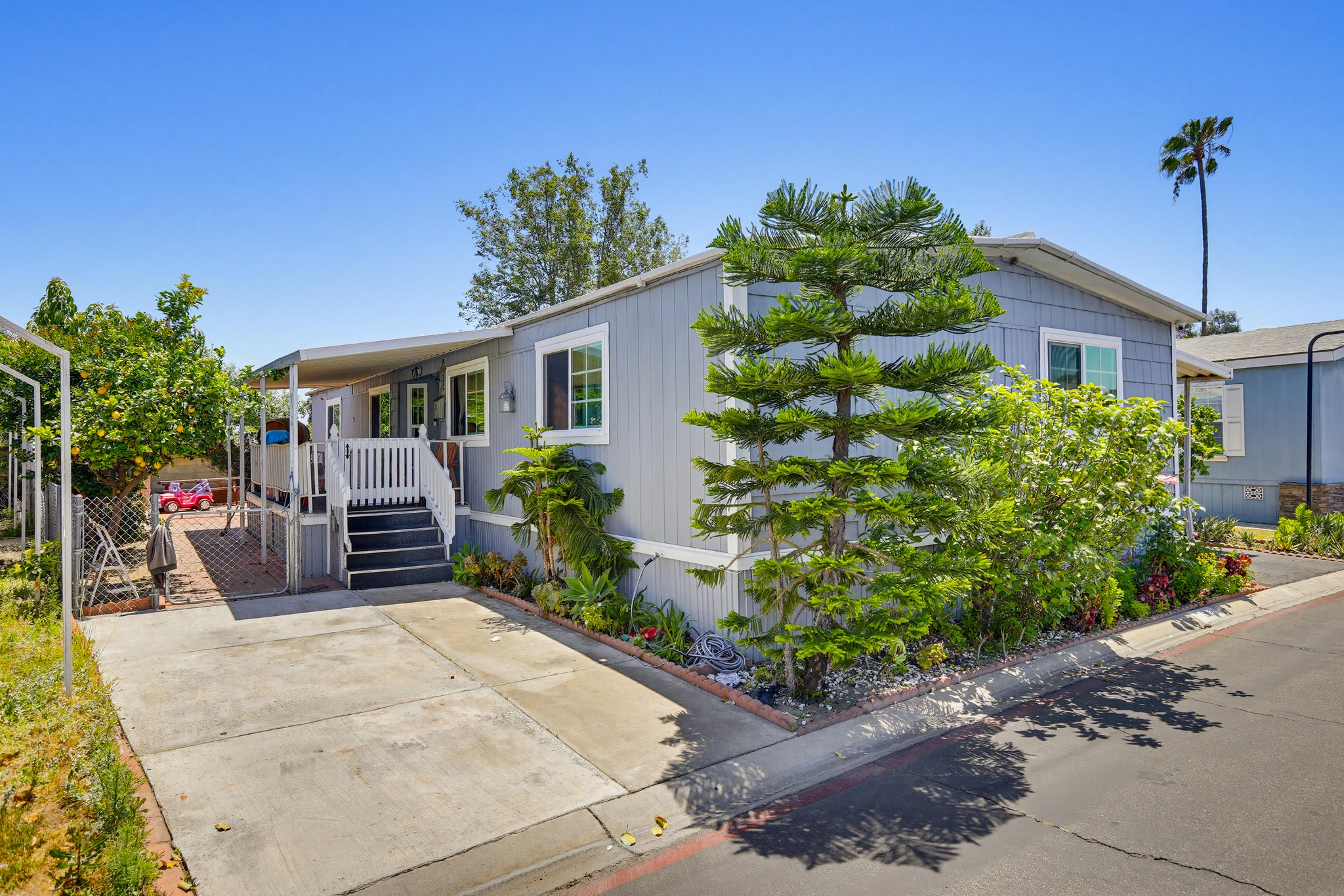 Virtual tour photo 1 of 52 for 300 N Rampart St