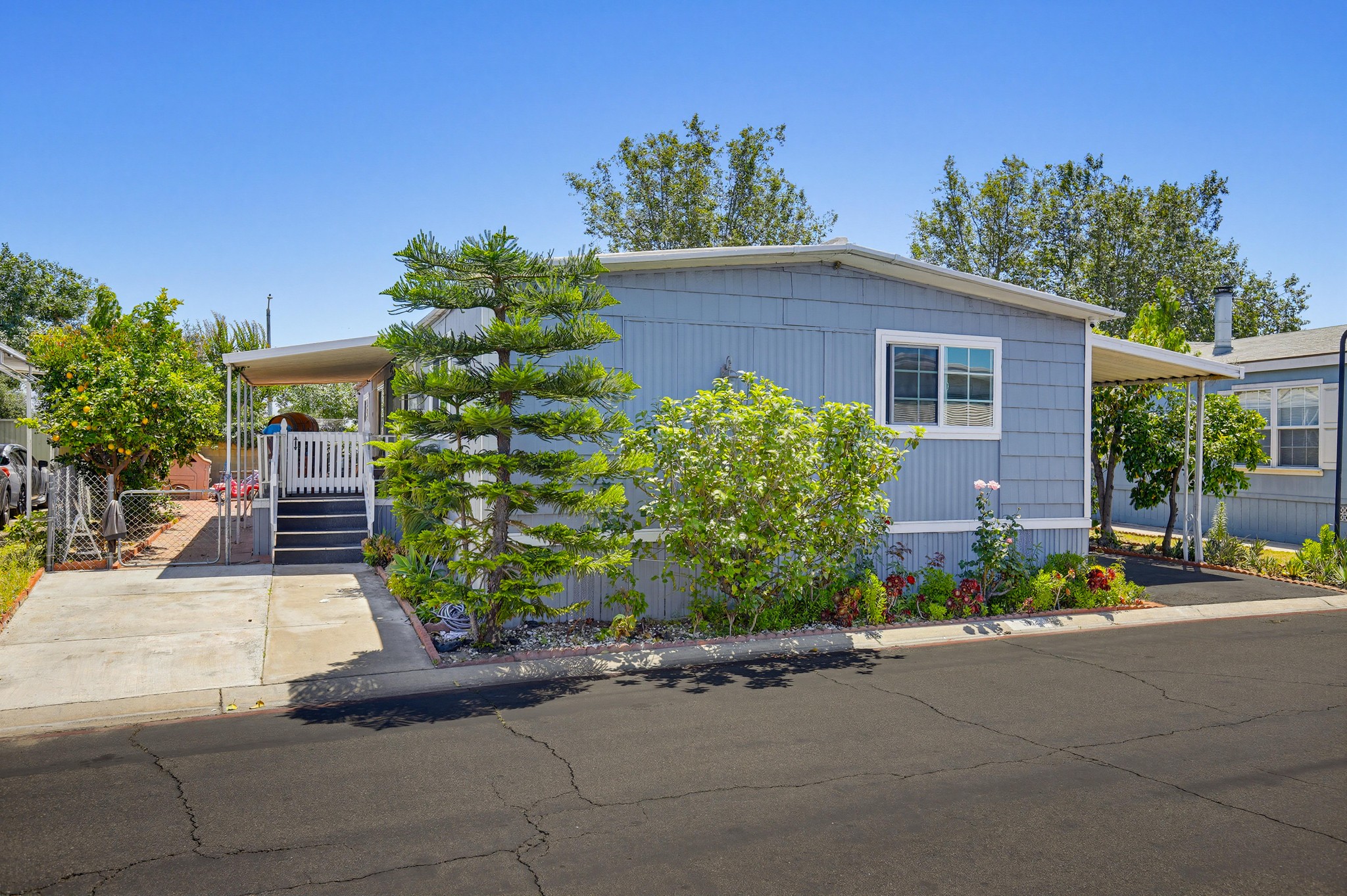 Virtual tour photo 3 of 52 for 300 N Rampart St