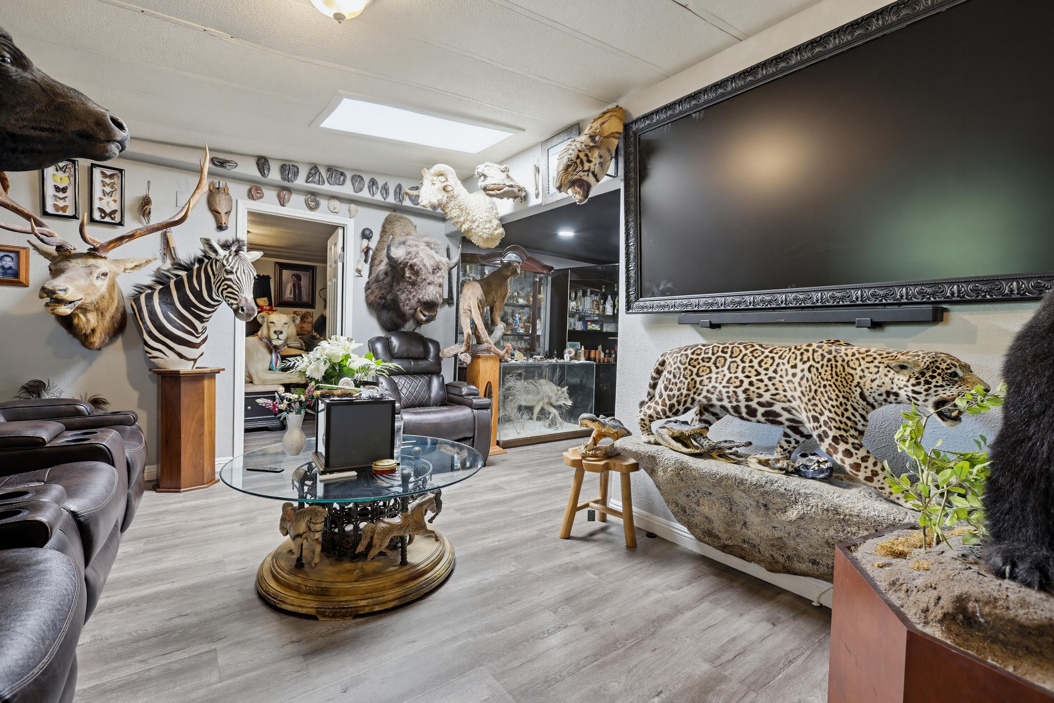 Virtual tour photo 14 of 52 for 300 N Rampart St