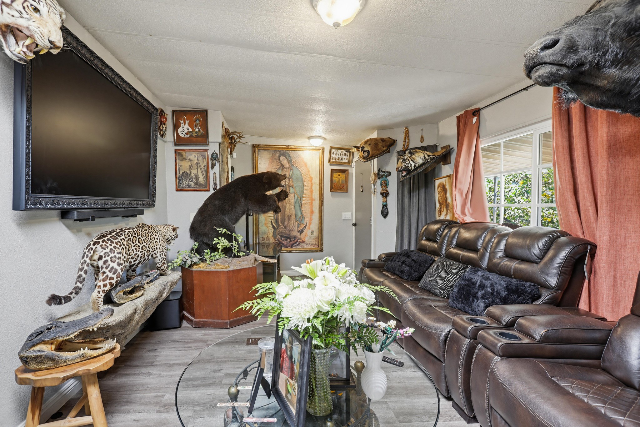 Virtual tour photo 16 of 52 for 300 N Rampart St