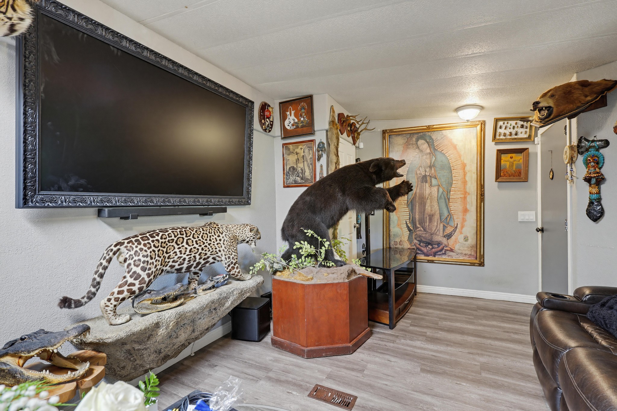 Virtual tour photo 17 of 52 for 300 N Rampart St