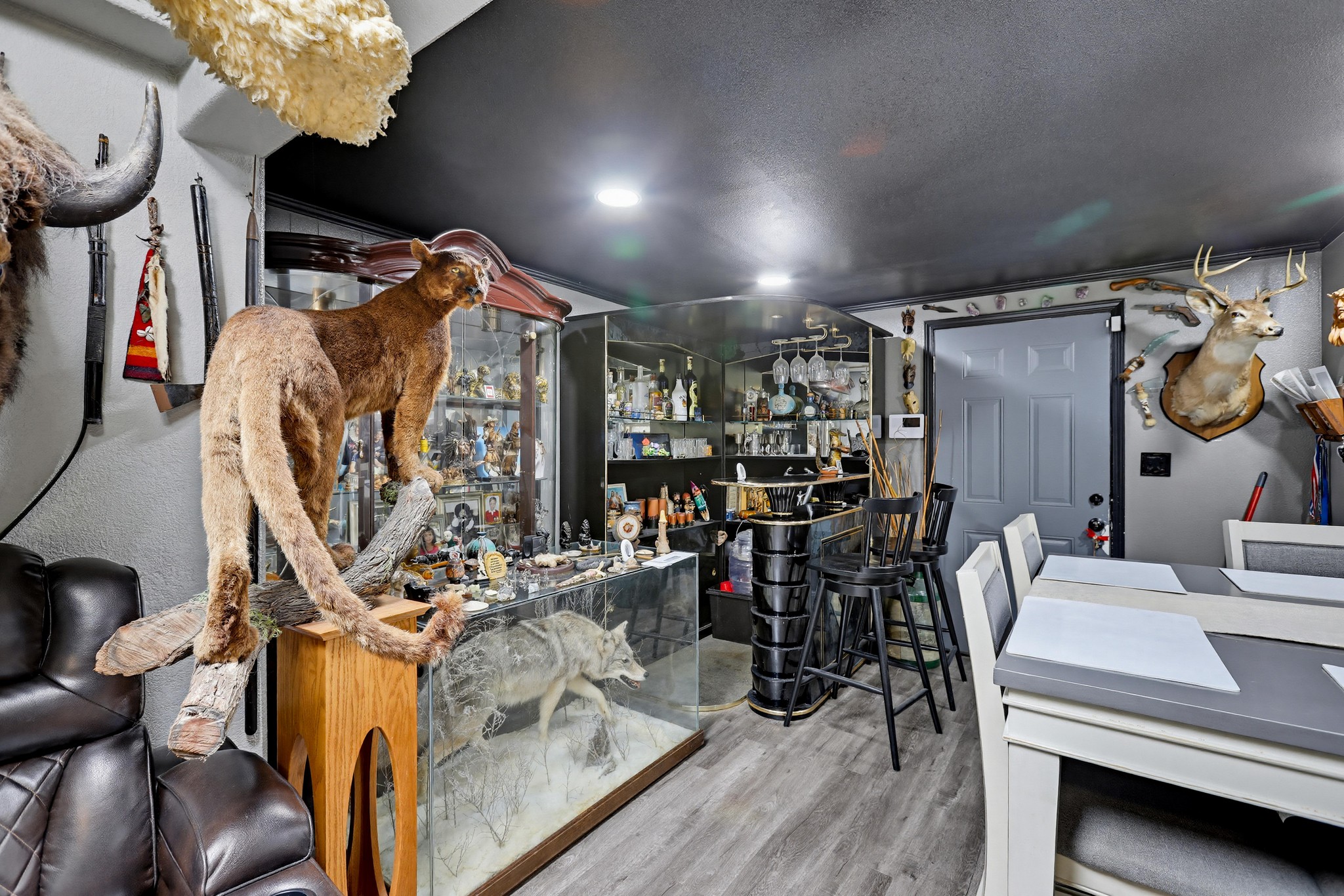 Virtual tour photo 19 of 52 for 300 N Rampart St
