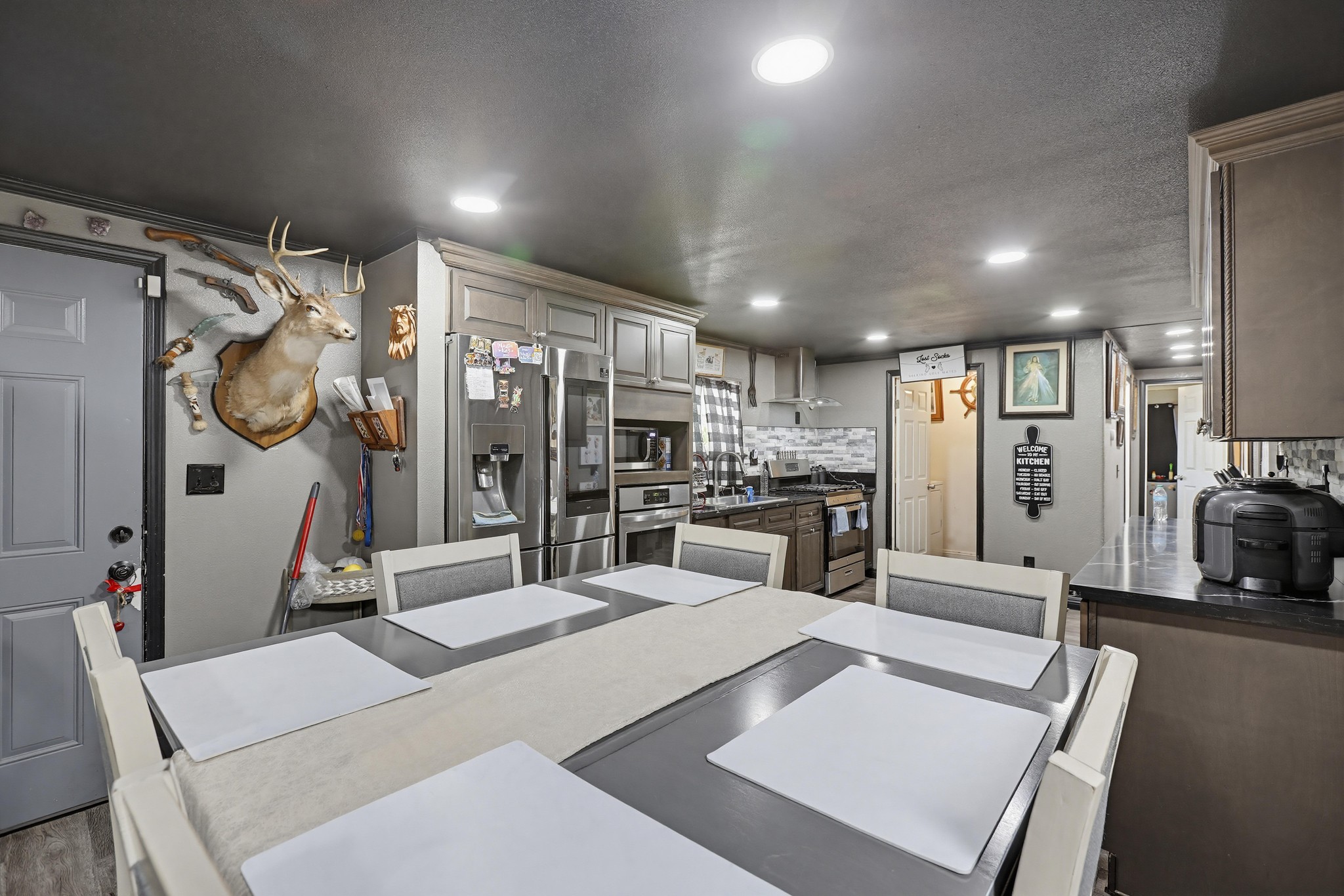 Virtual tour photo 21 of 52 for 300 N Rampart St