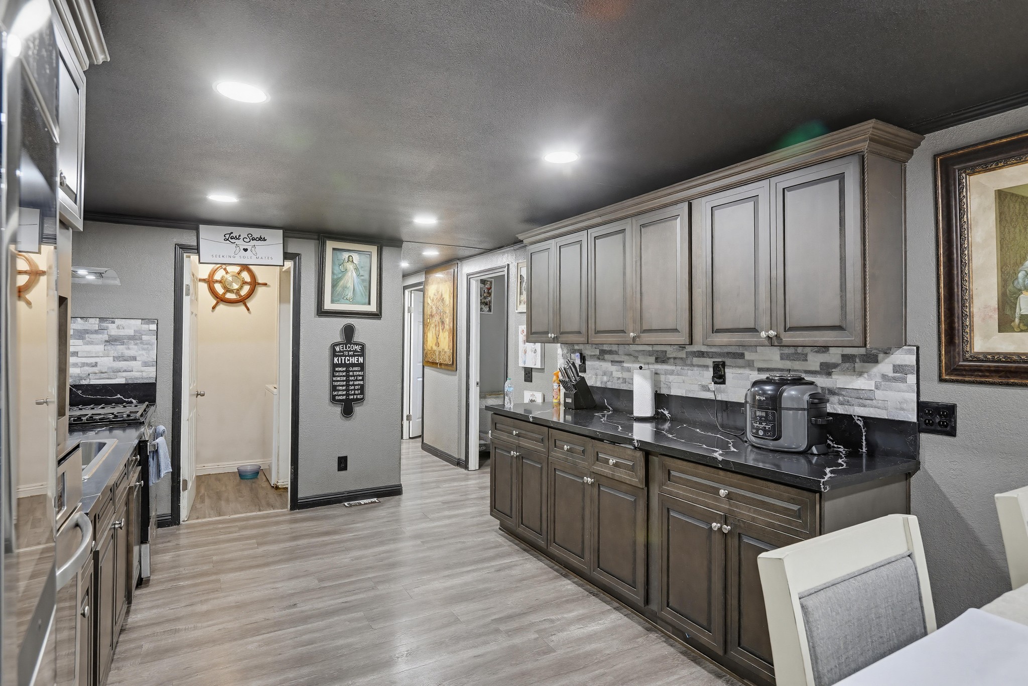 Virtual tour photo 23 of 52 for 300 N Rampart St
