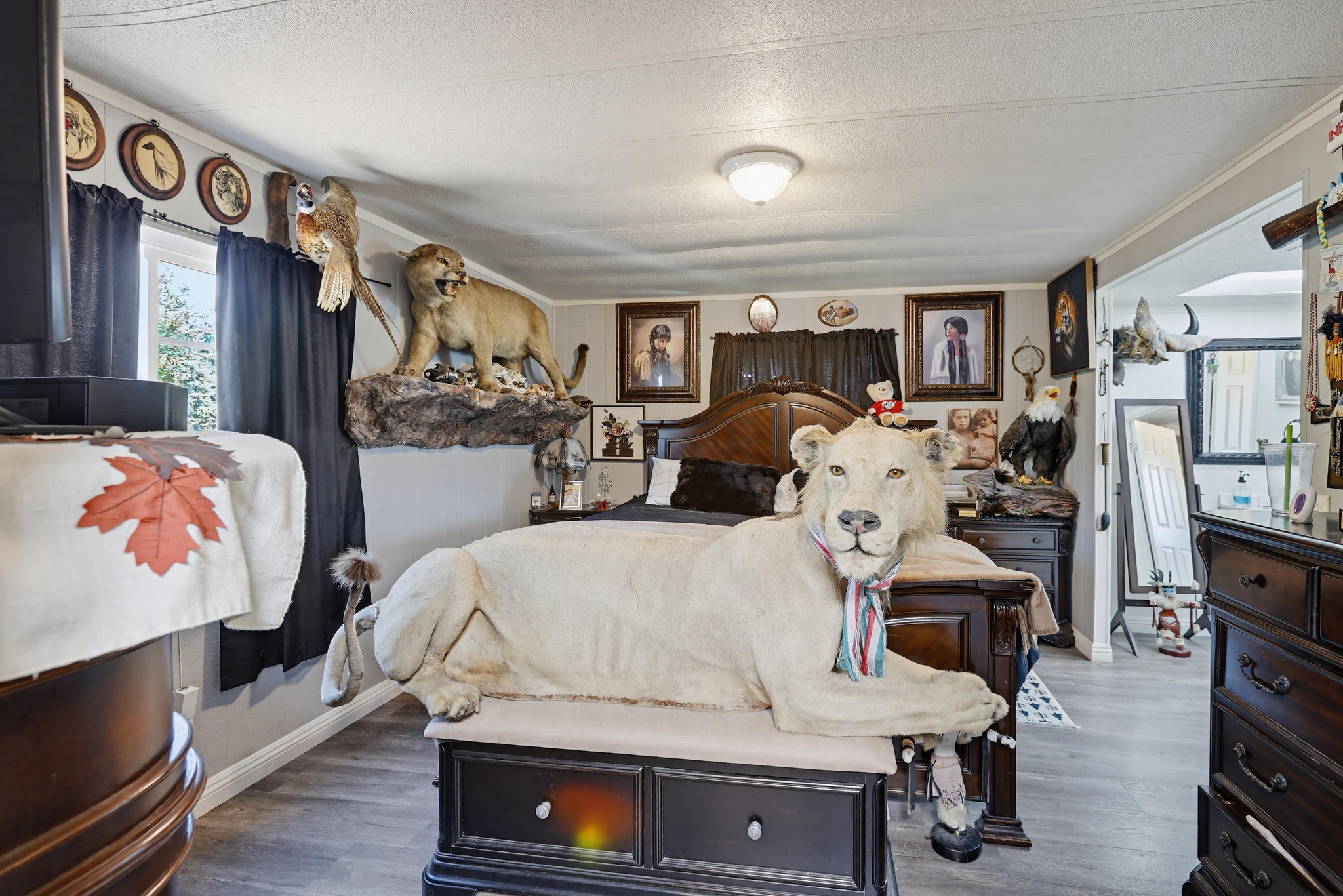 Virtual tour photo 38 of 52 for 300 N Rampart St