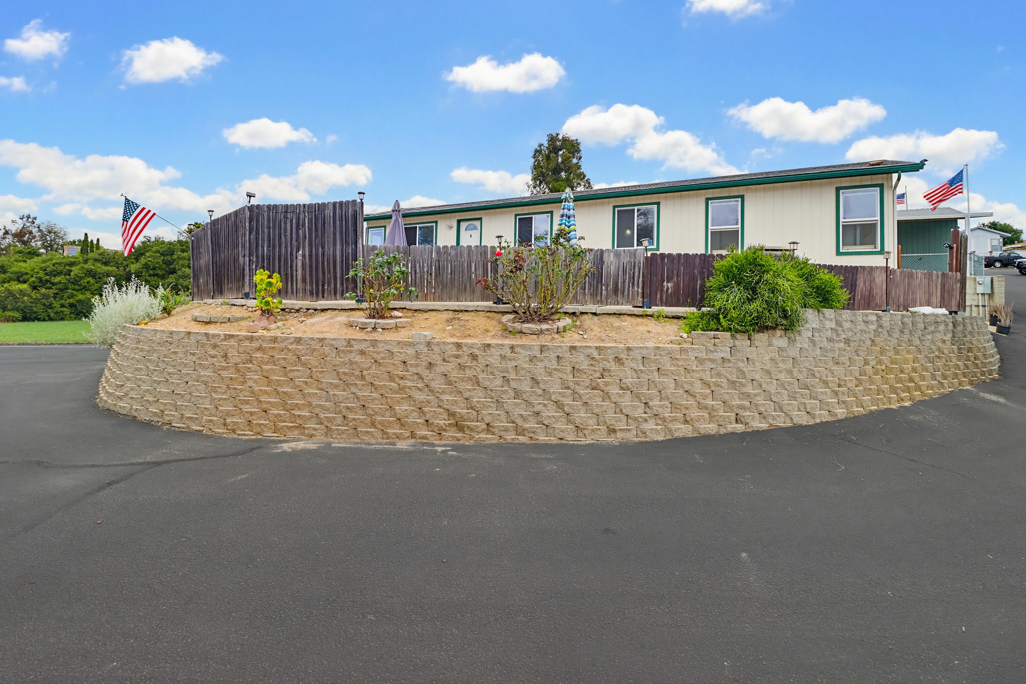 Virtual tour photo 1 of 49 for 300 Thornton Dr SPC 14