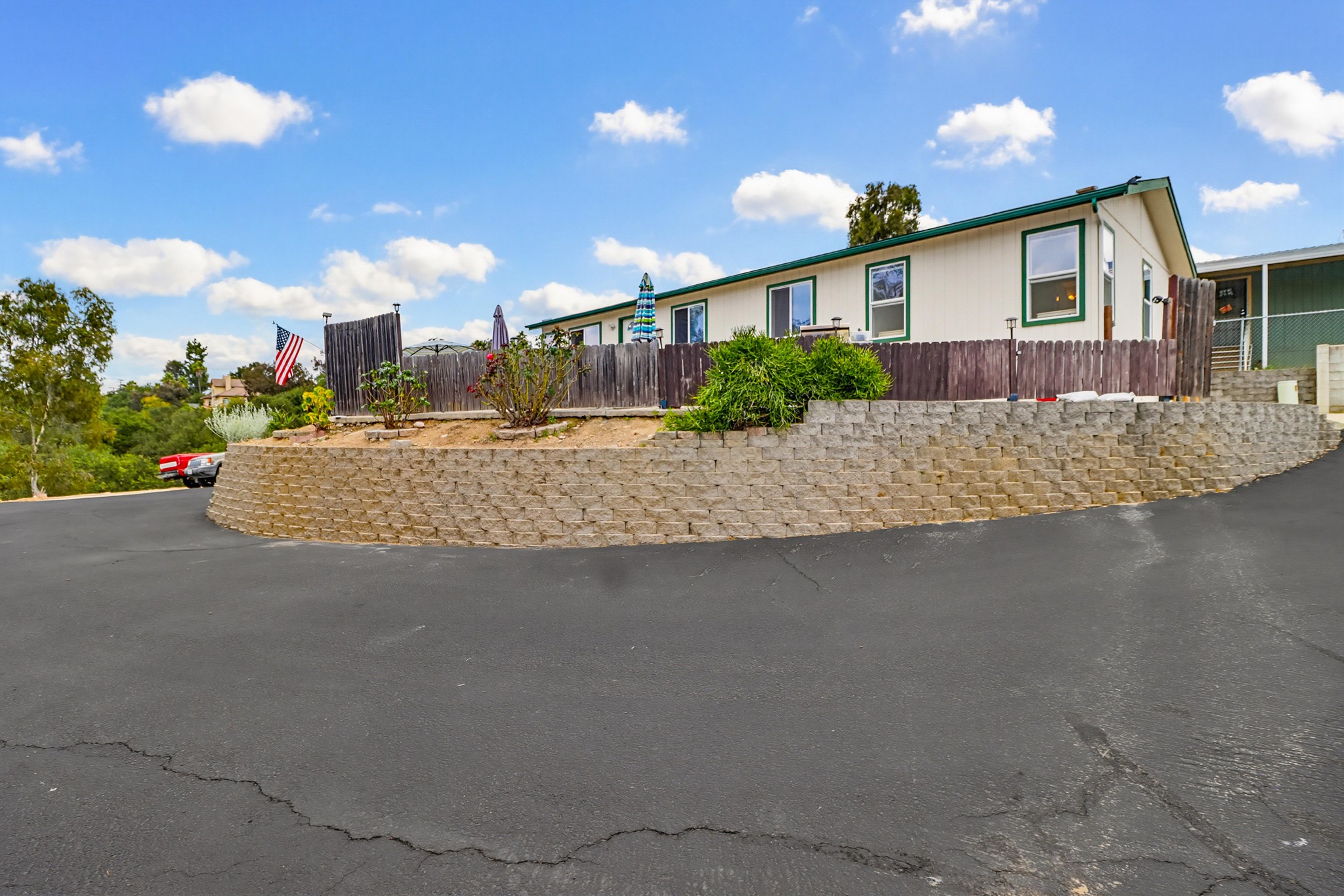 Virtual tour photo 3 of 49 for 300 Thornton Dr SPC 14