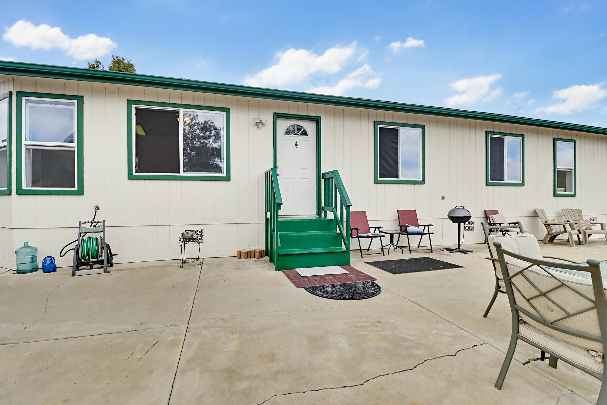 Virtual tour photo 6 of 49 for 300 Thornton Dr SPC 14