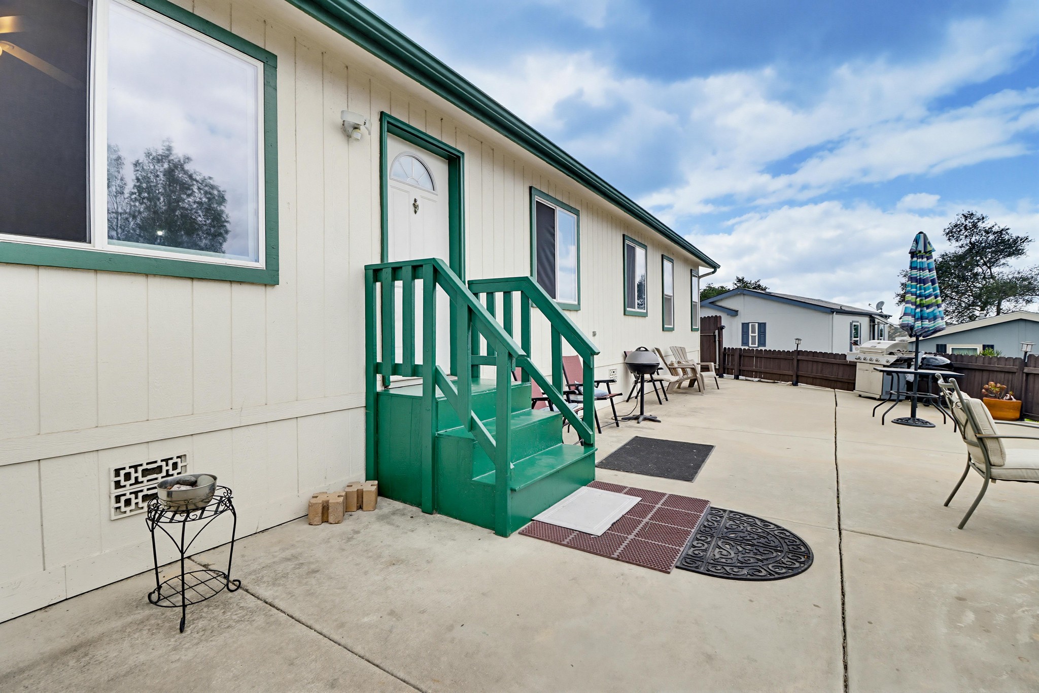 Virtual tour photo 9 of 49 for 300 Thornton Dr SPC 14