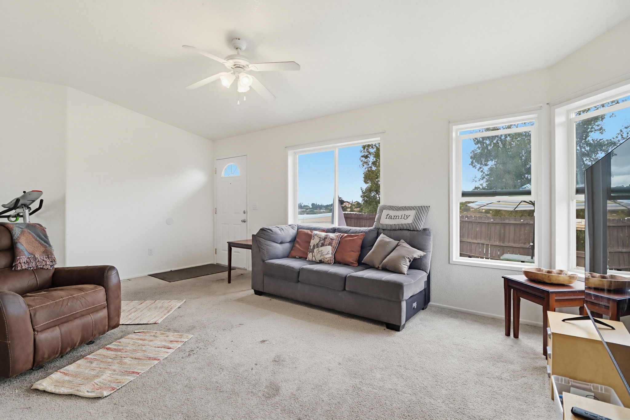 Virtual tour photo 14 of 49 for 300 Thornton Dr SPC 14