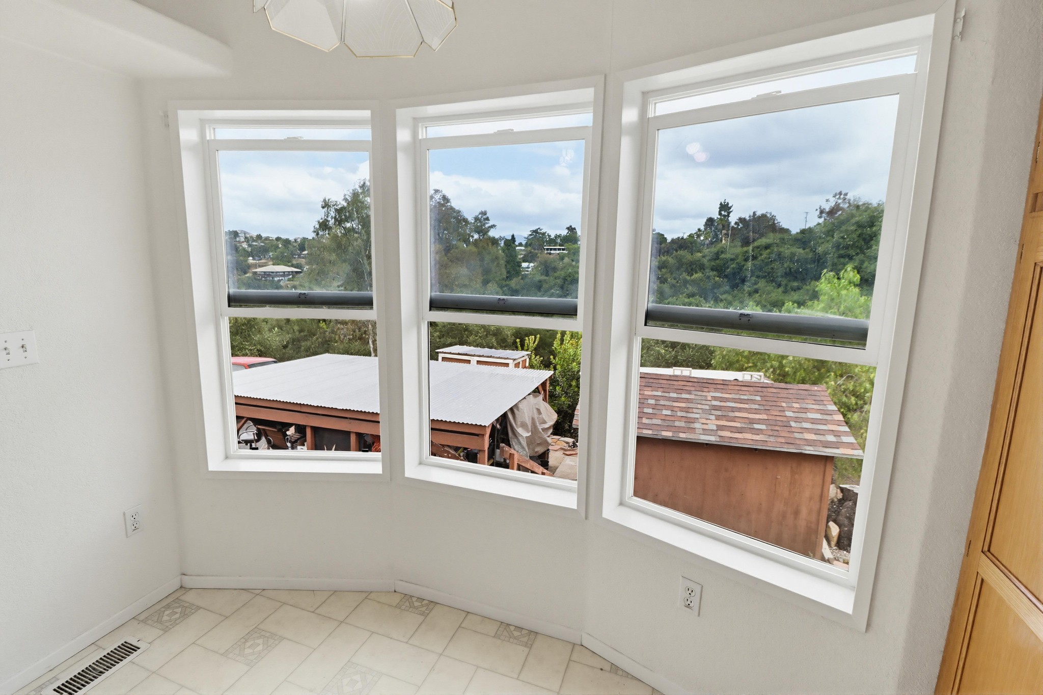 Virtual tour photo 22 of 49 for 300 Thornton Dr SPC 14