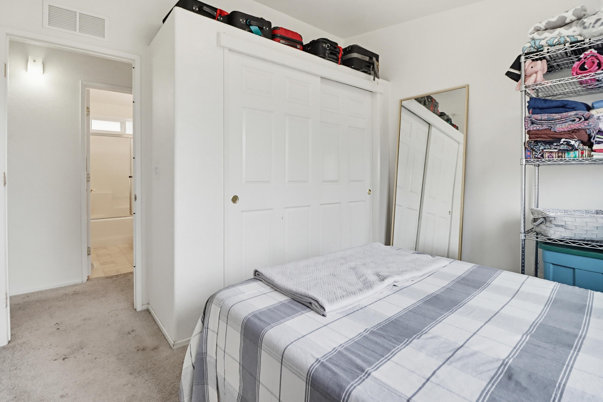 Virtual tour photo 29 of 49 for 300 Thornton Dr SPC 14
