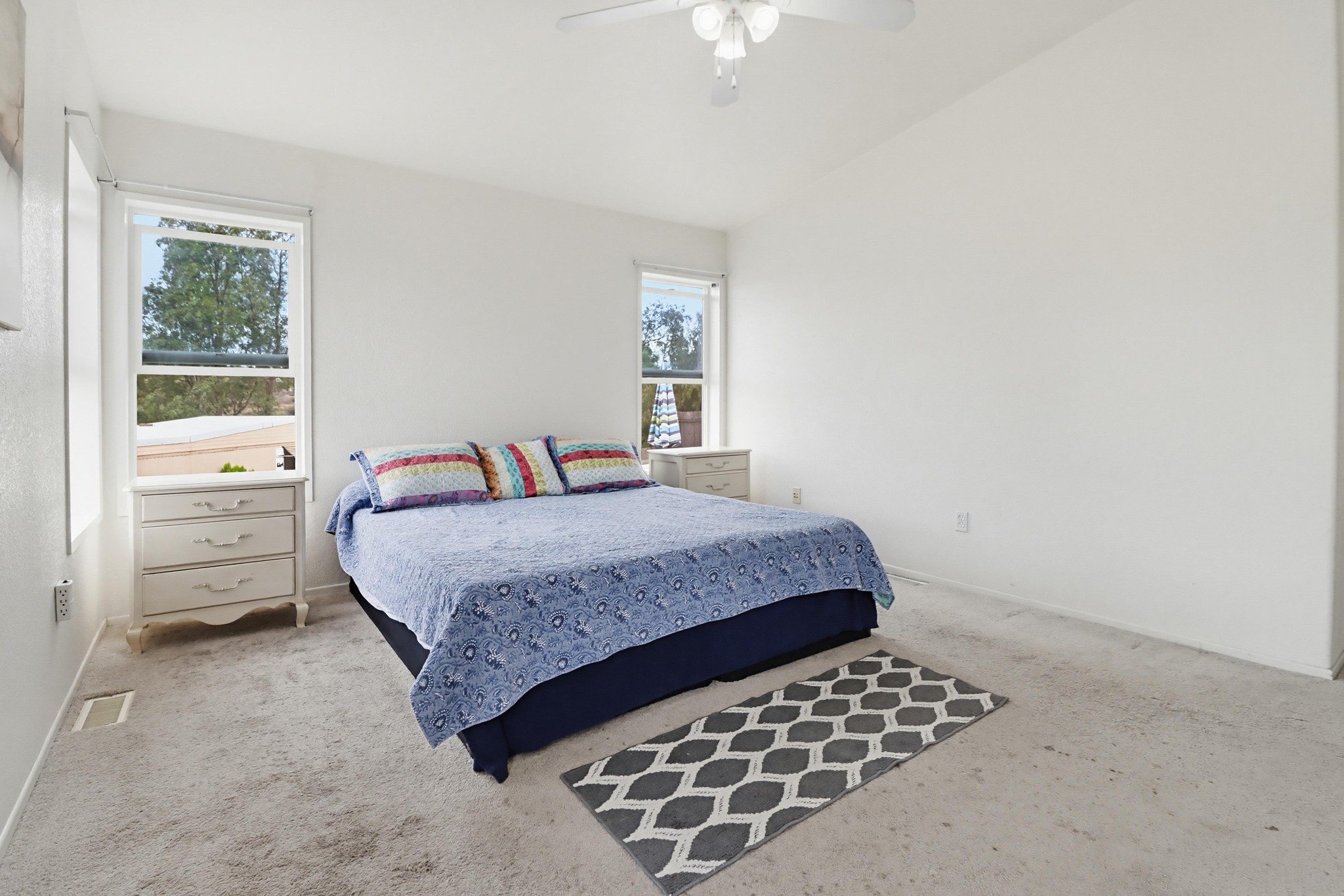Virtual tour photo 35 of 49 for 300 Thornton Dr SPC 14
