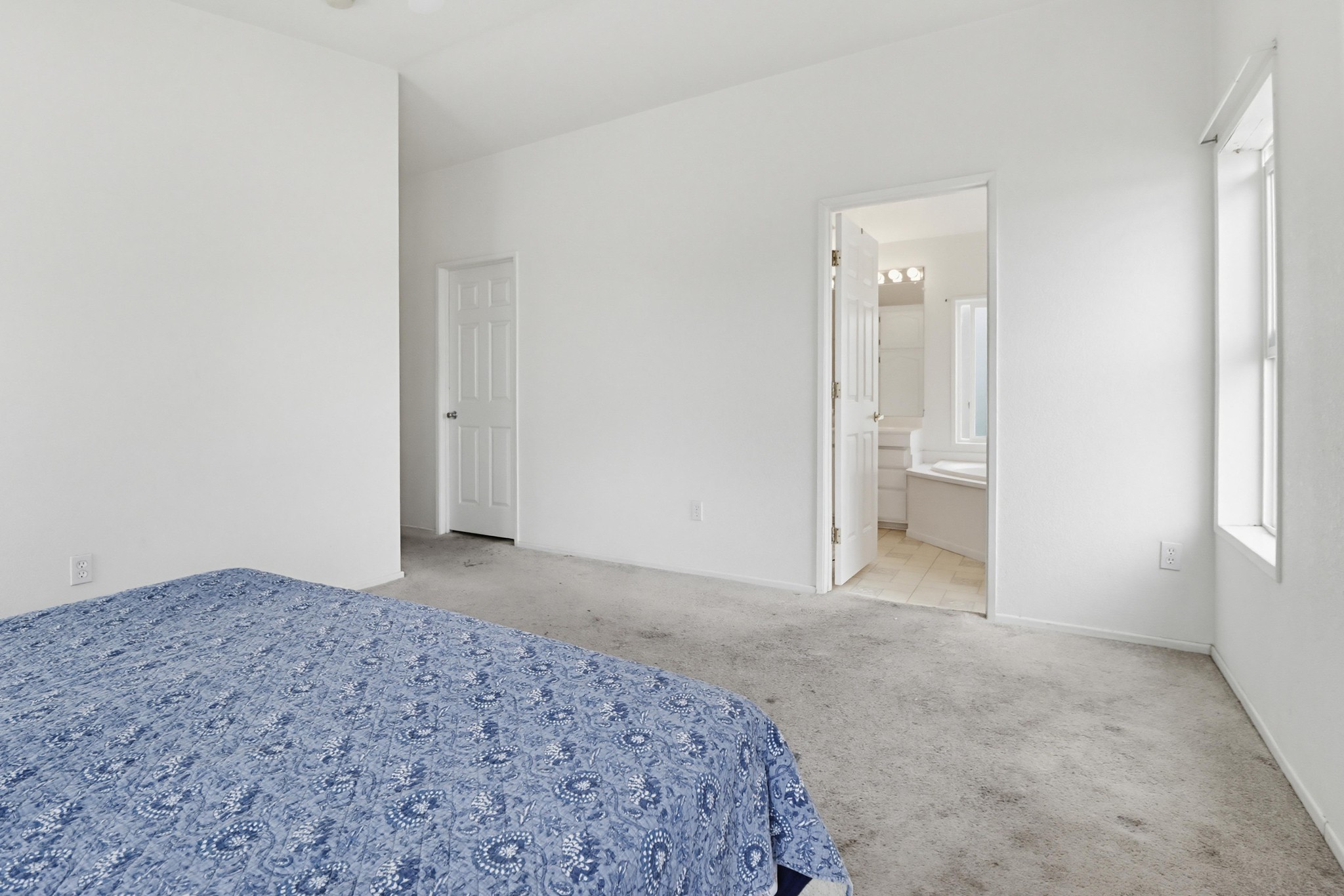 Virtual tour photo 36 of 49 for 300 Thornton Dr SPC 14